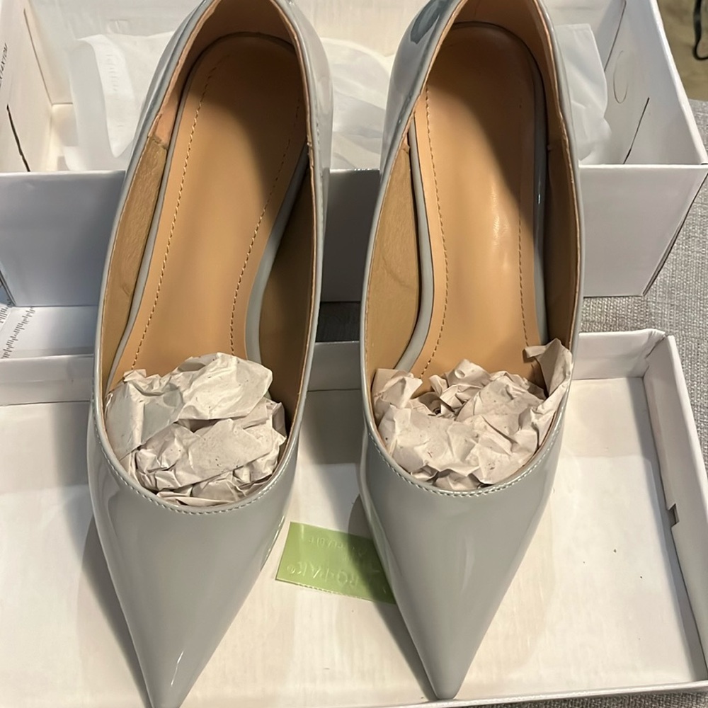 NIB grey heels